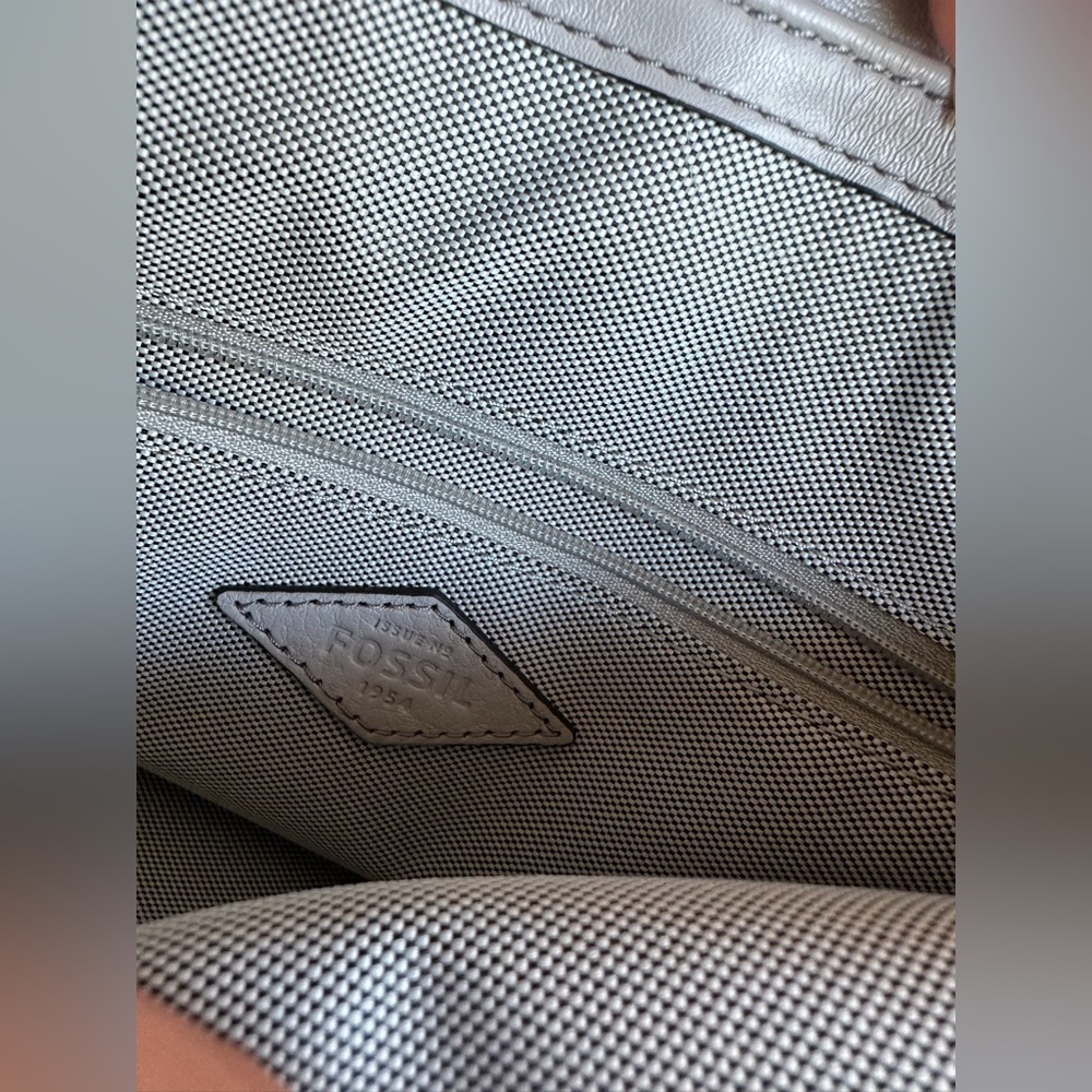 Fossil Light Gray/Cream Finley Leather Shoulder Bag - Picture 7 of 16